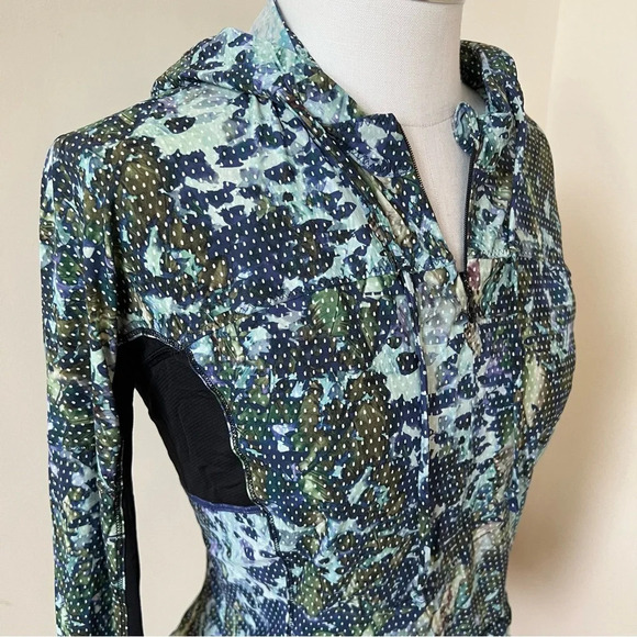 Lululemon Runbeam Hoodie Floral Sport White Multi/ Black 17877 - Picture 9 of 15